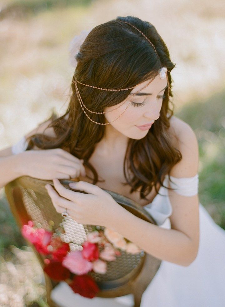 Wedding Hairstyle Inspiration - Photo: Rebecca Yale Photography
