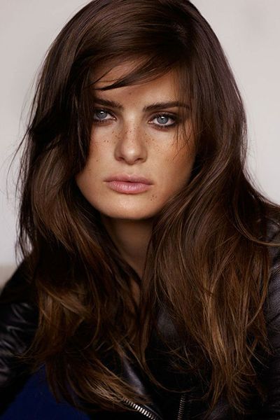 Freckles for the win! long haircut, brunette makeup. Natural long wavely hair.