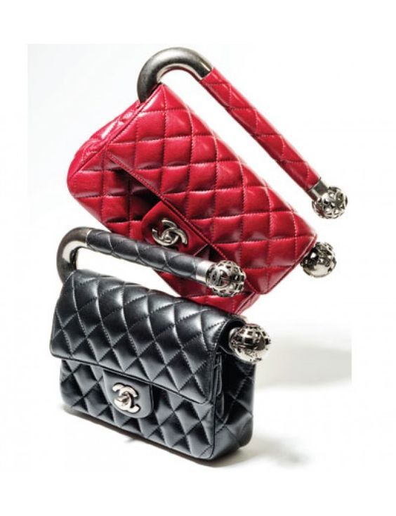Chanel available at Luxury & Vintage Madrid, the best online selection of Luxury...
