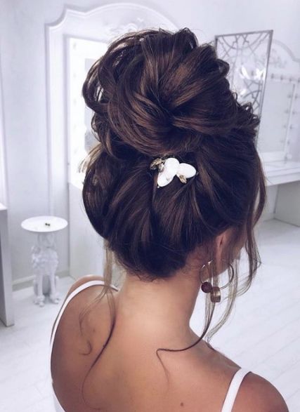 Featured Hairstyle: Elstile (El Style); www.elstile.ru; Wedding hairstyle idea.