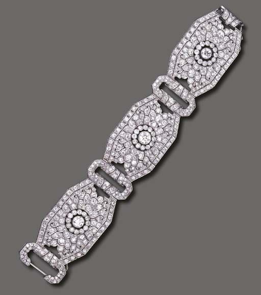 AN ART DECO DIAMOND BRACELET - Designed as three articulated and pierced old Eur...