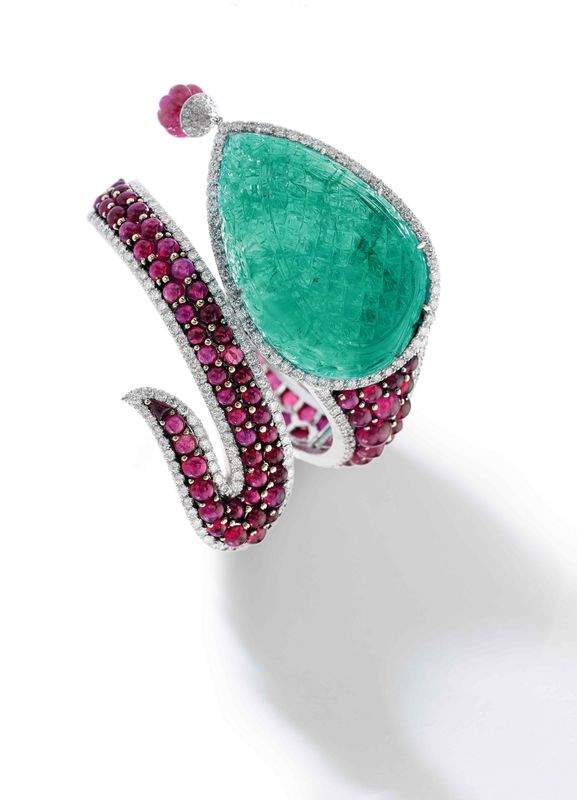 Michele della Valle, Bracelet en émeraudes, rubis et diamants comportant une é...