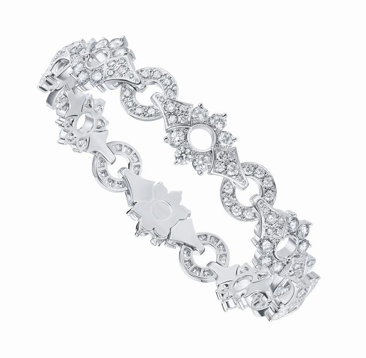 The new Conquétes Regalia collection by Louis Vuitton - diamond bracelet