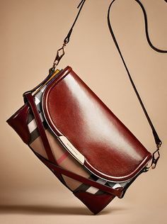 Burberry available at Luxury & Vintage Madrid, the best shopping site of luxury ...