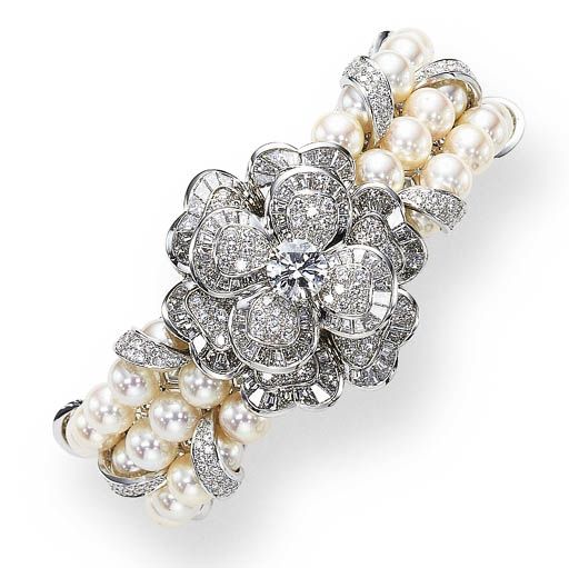 Chanel pearls and diamonds bracelet