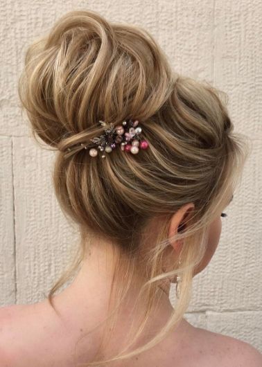 Featured Hairstyle: Elstile; www.elstile.ru; Wedding hairstyle idea.
