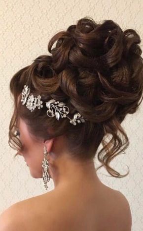 Featured Hairstyle: Websalon Wedding; www.websalon.su; Wedding hairstyle idea.