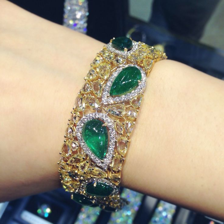A Piece of Emerald Beauty & Clear Yellow Diamonds I fell in love with in Dubai E...