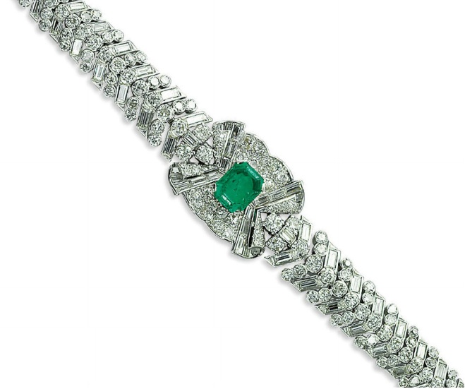 AN EMERALD AND DIAMOND BRACELET Set with a rectangular-cut emerald in a baguette...