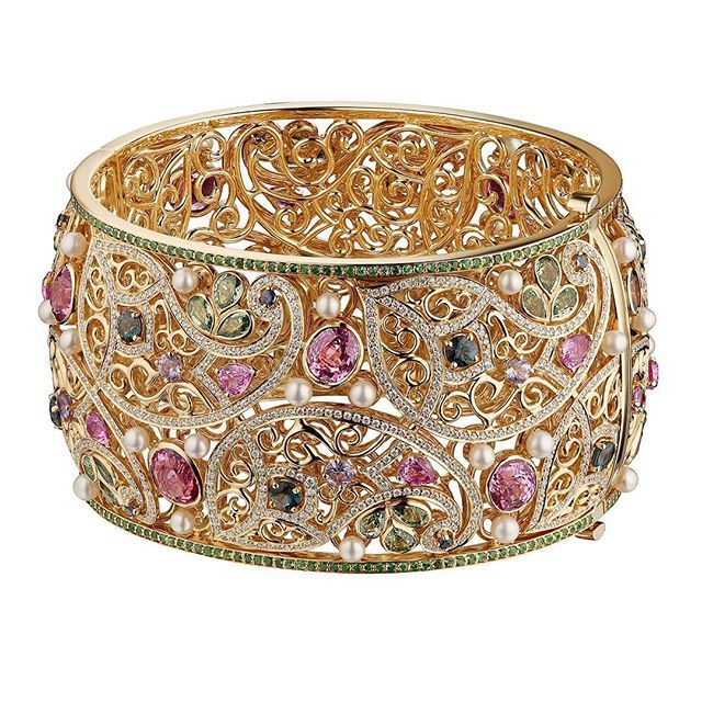 CLUEV. New Delhi treasure bracelet Spinels, pearls, sapphires, tsavorites, diamo...