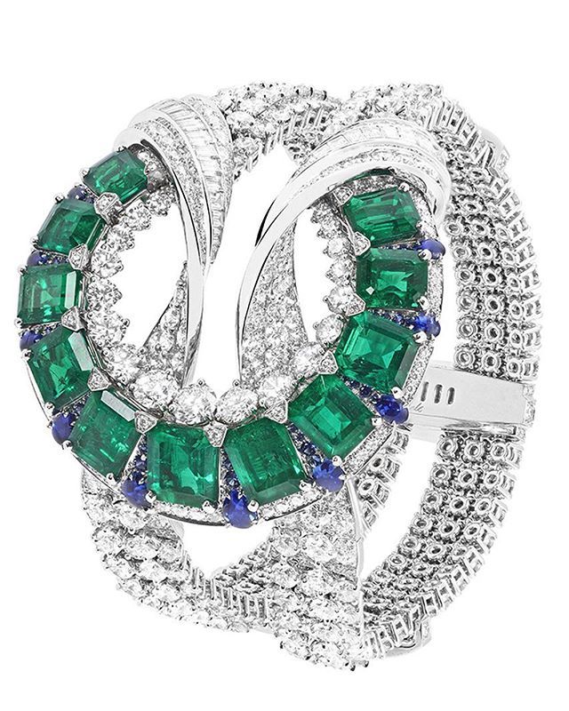 Van Cleef & Arpels recently presented its new high jewelrycollection dedicated t...