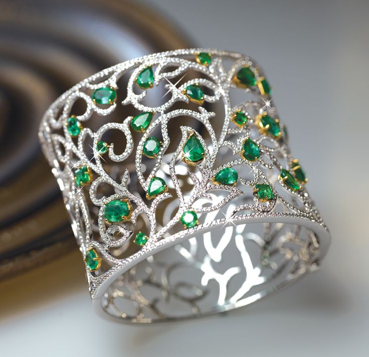#emerald #bangle #liali #jewellery #dubai #festive