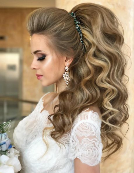 Featured Hairstyle: Websalon Wedding; www.websalon.su; Wedding hairstyle idea.