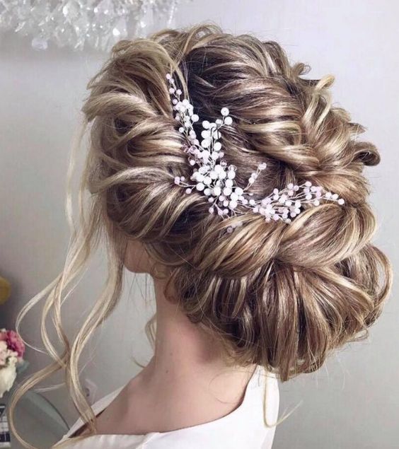 Featured Hairstyle: Elstile; Wedding hairstyle idea.