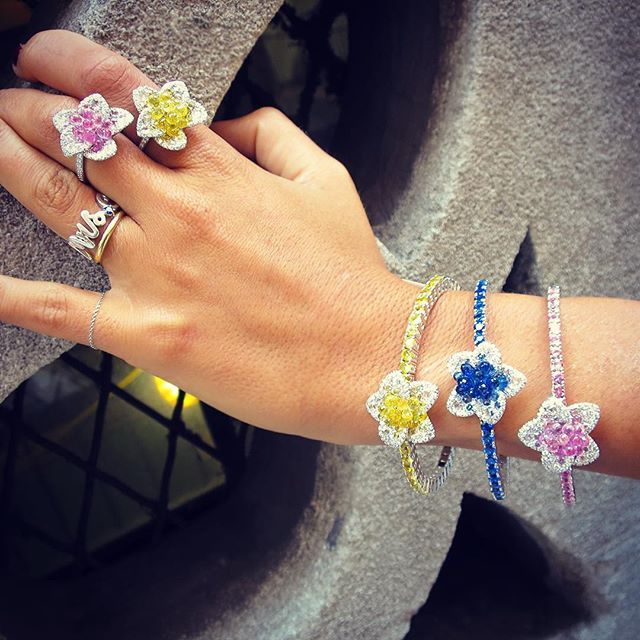 A colorful start to the week with these sapphire briolette bracelets and rings #...