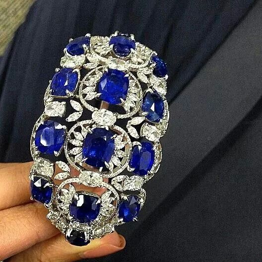 Magnificent Sapphires and diamonds bracelet.