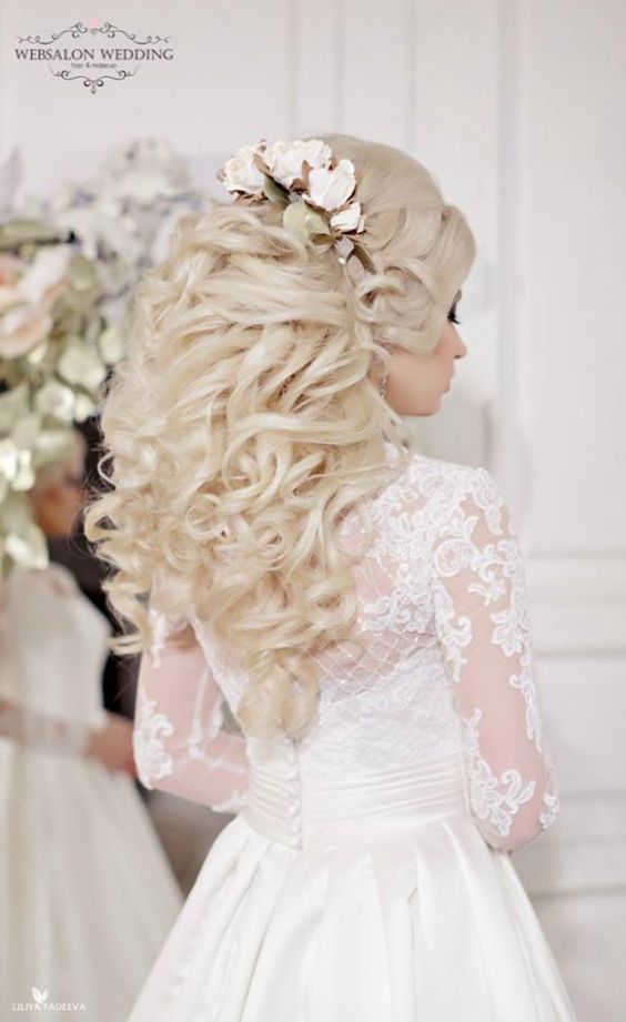 Featured Hairstyle: Websalon Wedding, Anna Komarova; www.websalon.su; Featured P...