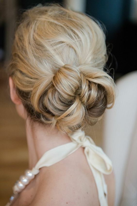 Wedding Hairstyle Inspiration - Photo: Motley Mélange