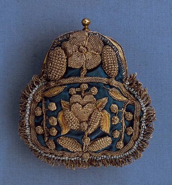 Purse (ca.1680) with goldwork embroidery on a silk or linen base. From the Pragm...