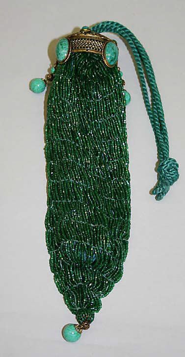 Silk and glass beads 1913–19. (this board has great antique handbags) #beadedp...