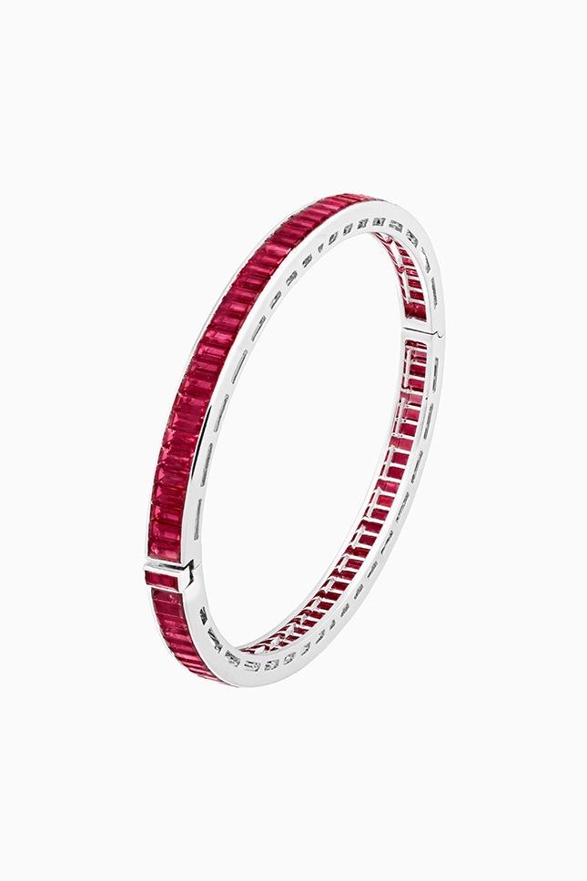 VCA. “Chemin de rubis” - Bracelet - or blanc, rubis, diamants #VanCleefArpel...