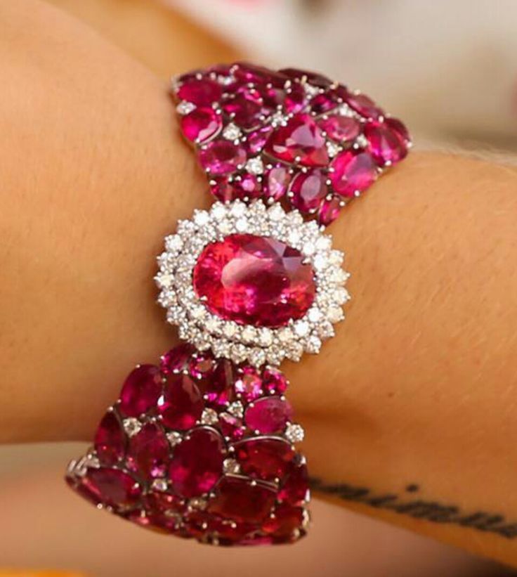 Best Diamond Bracelets : Coleção Bellor Verão ✨ Bracelete em ouro branco 18k, rubelitas e diamantes