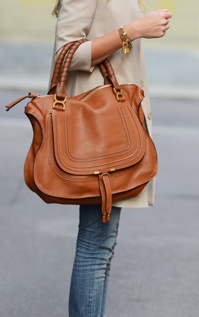Beautiful bag! Love the shape and length of the strap