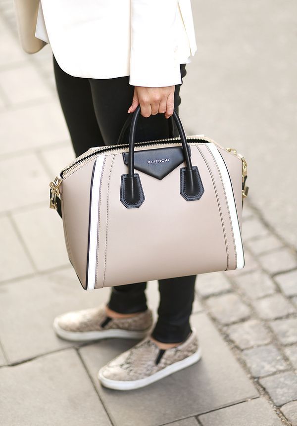 Neutral tones with the Antigona Givenchy bag.