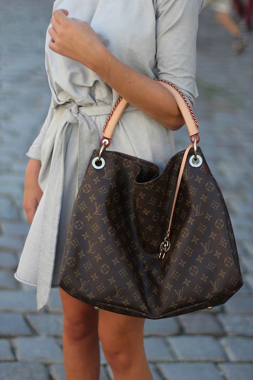 Louis Vuitton!The world's premier online luxury fashion destination.