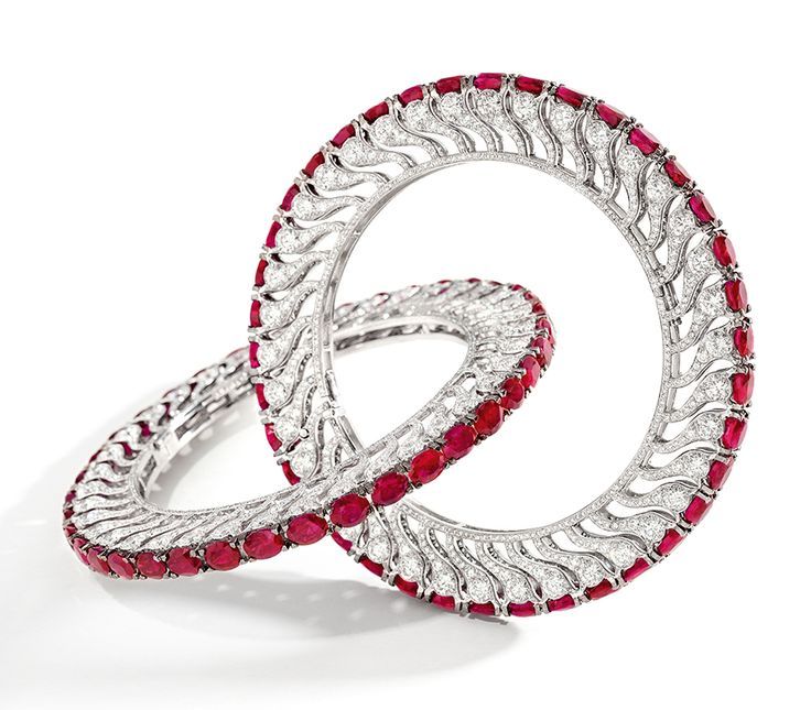Best Diamond Bracelets : Glittering Highlights from Hong Kong