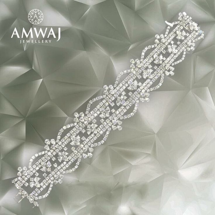 Timeless luxury. #Ramadan #Eid #amwaj_jewellery #luxury #love #dubai #abudhabi #...