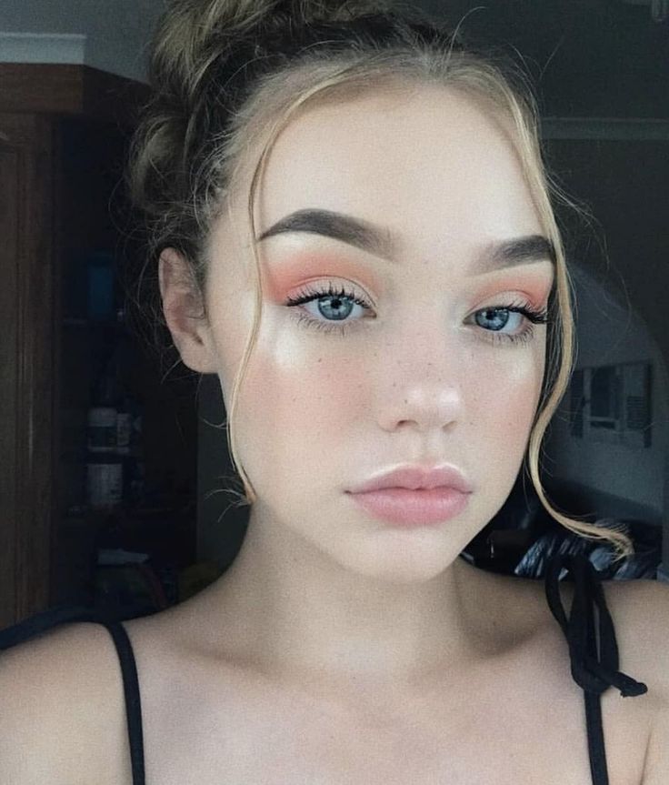 That peachy perfect glow 🍑 #sportsgirlbeauty 📷 @niamhleach_