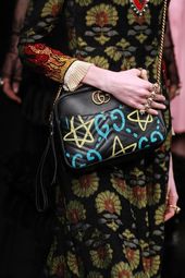 Gucci bei Luxury & Vintage Madrid, die beste Online-Auswahl an Luxus-Kleidung, P...