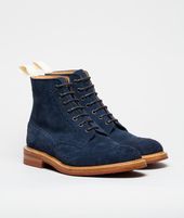 Loving these blue suede brogue boots, just be careful in the British weather!