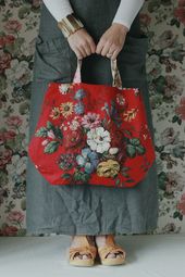 Meet Lara..she is a rather pretty handy-bag made from a rare vintage floral Sand...